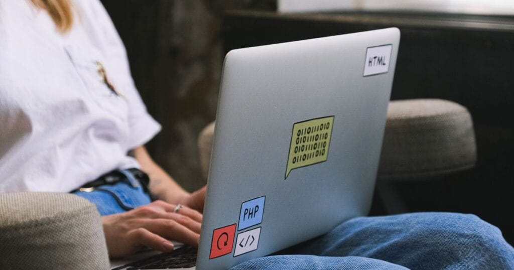 profesional usando IA generativa en 2026 en su trabajo digital
