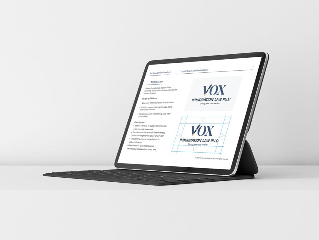 Logo de Vox Immigration Law — pluma estilográfica integrada en la letra V, diseñado por Amaury Garcia